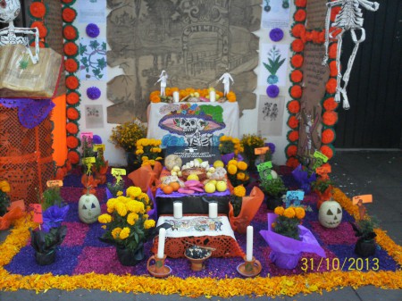 Ofrenda dedicada a Juan Badiano y Martín De la Cruz