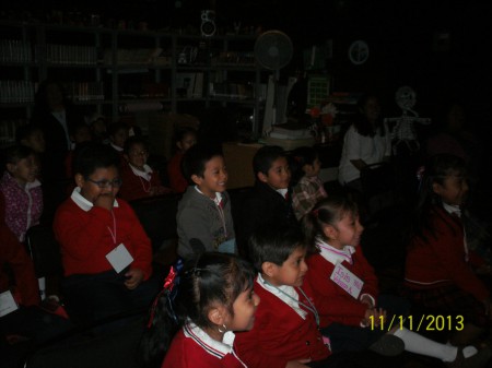 Les encanta visitar la videoteca